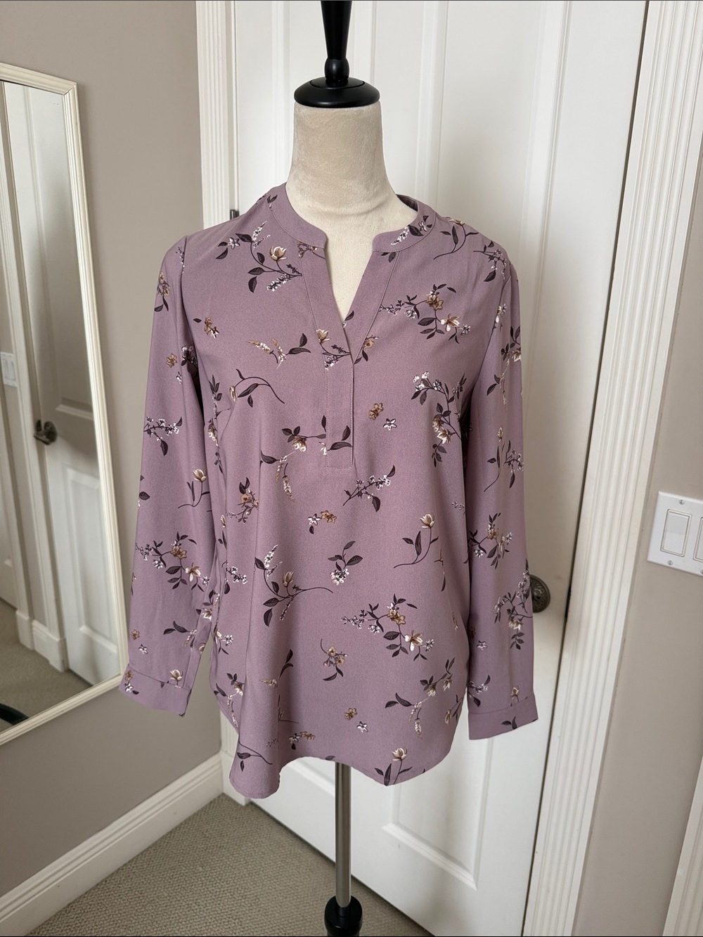 Mauve Bronze Floral Split-Neck Blouse Great everyday blouse easy care!